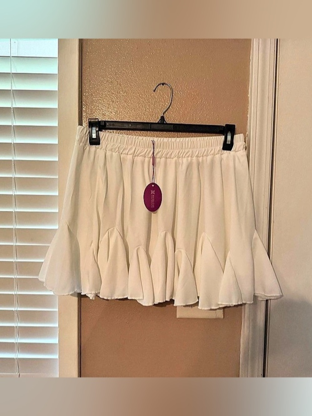 AvidLove NWT White Ruffled Mini Skirt